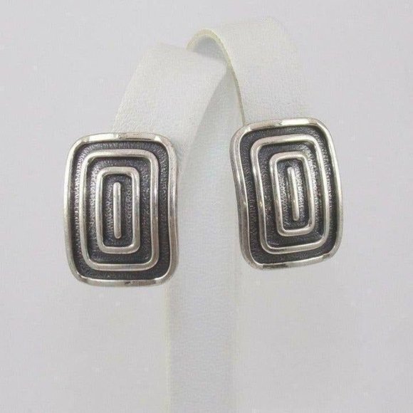 Vintage Beau Sterling Silver Curved Maze Screw Back Earrings - Picture 3 of 4